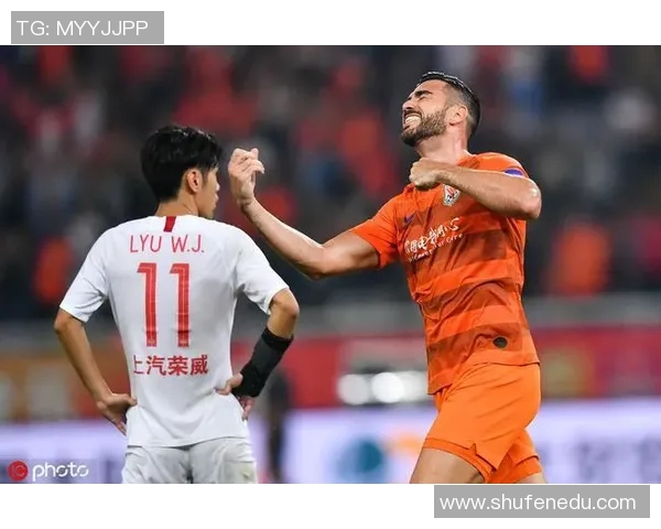 2018年鲁能与上港激战回顾：精彩瞬间与战术分析全记录